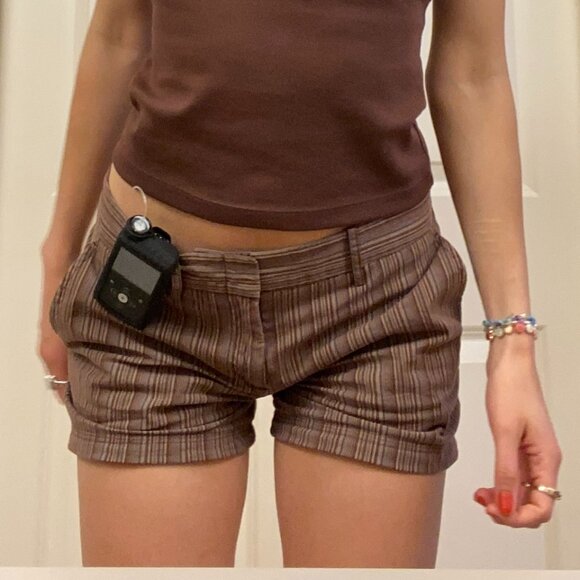 BCBG low-rise Y2k shorts - brown stripe - Picture 2 of 9